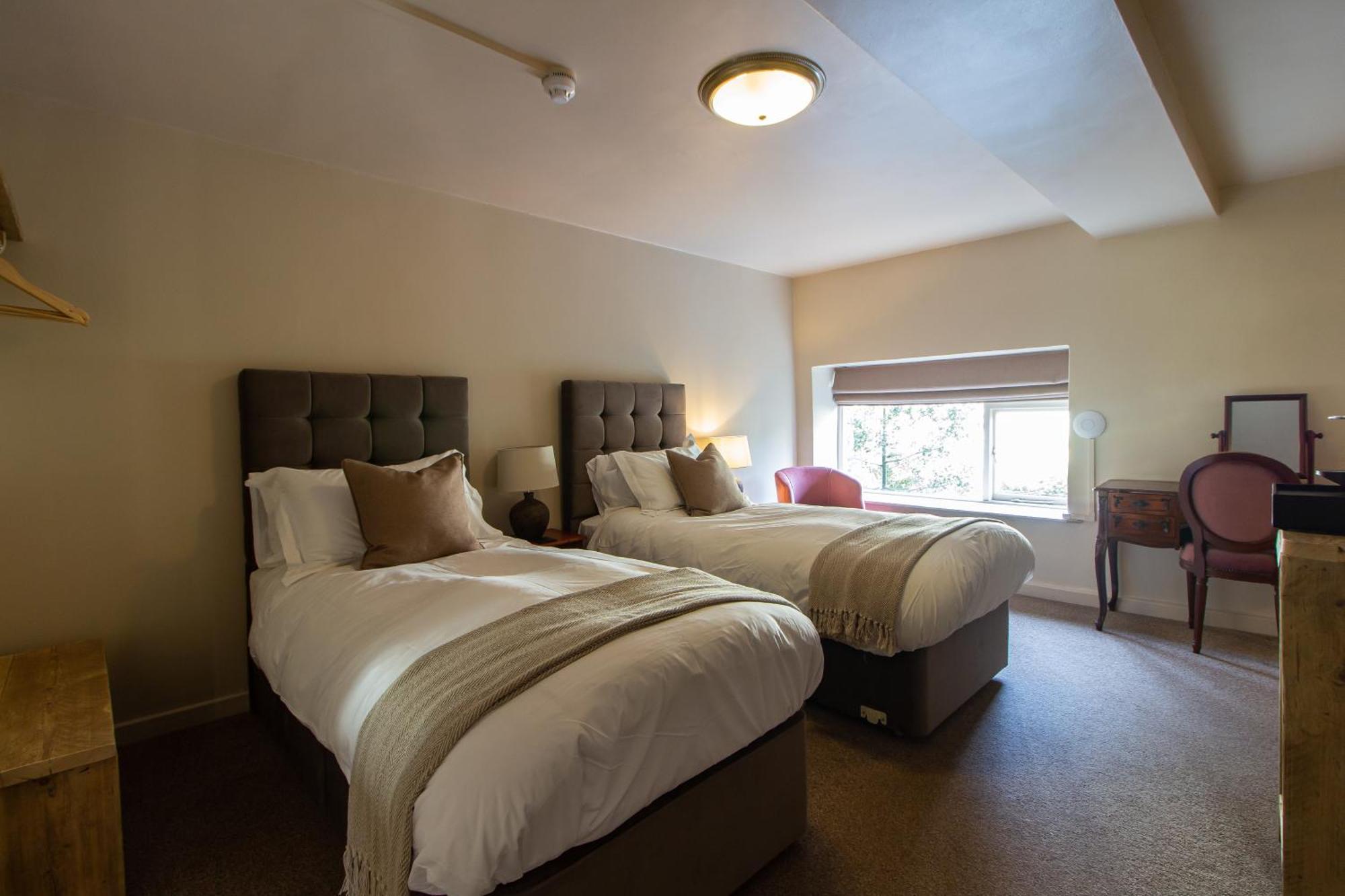 Parva Farmhouse Riverside Guesthouse ทินเทิร์น ห้อง รูปภาพ