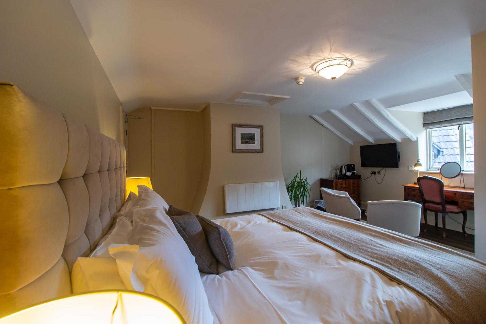 Parva Farmhouse Riverside Guesthouse ทินเทิร์น ห้อง รูปภาพ